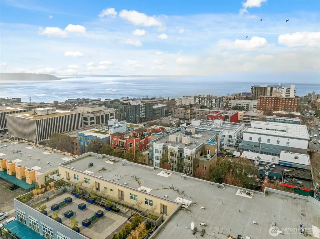 17 W Mercer Street Seattle WA 98119