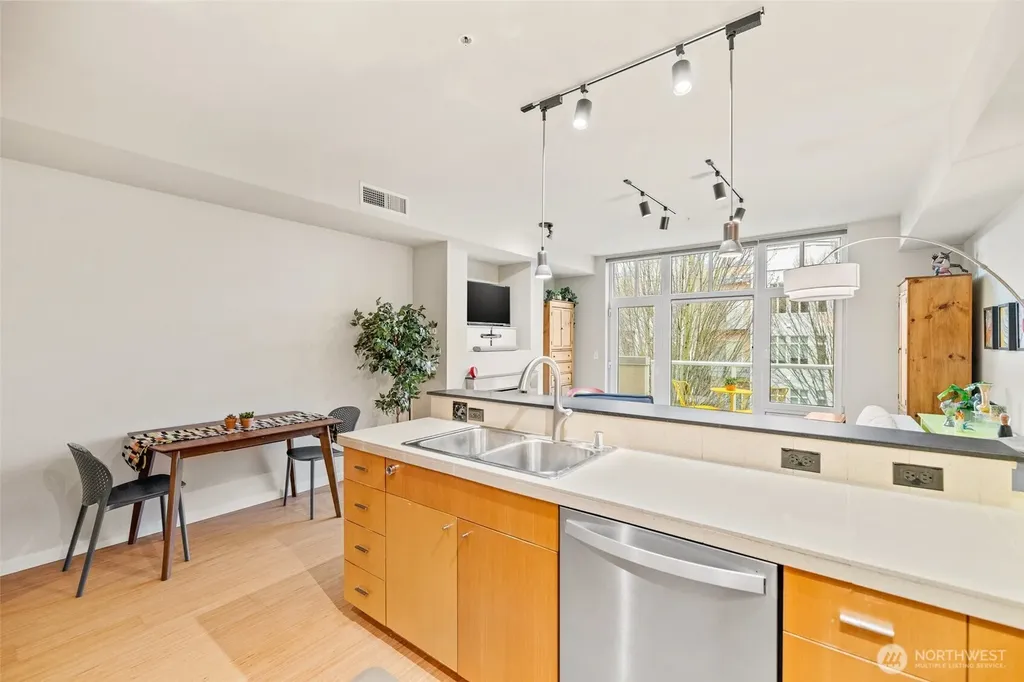 17 W Mercer Street Seattle WA 98119