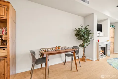 17 W Mercer Street Seattle WA 98119