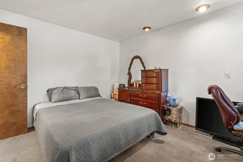 5117 84th Street E Tacoma WA 98446
