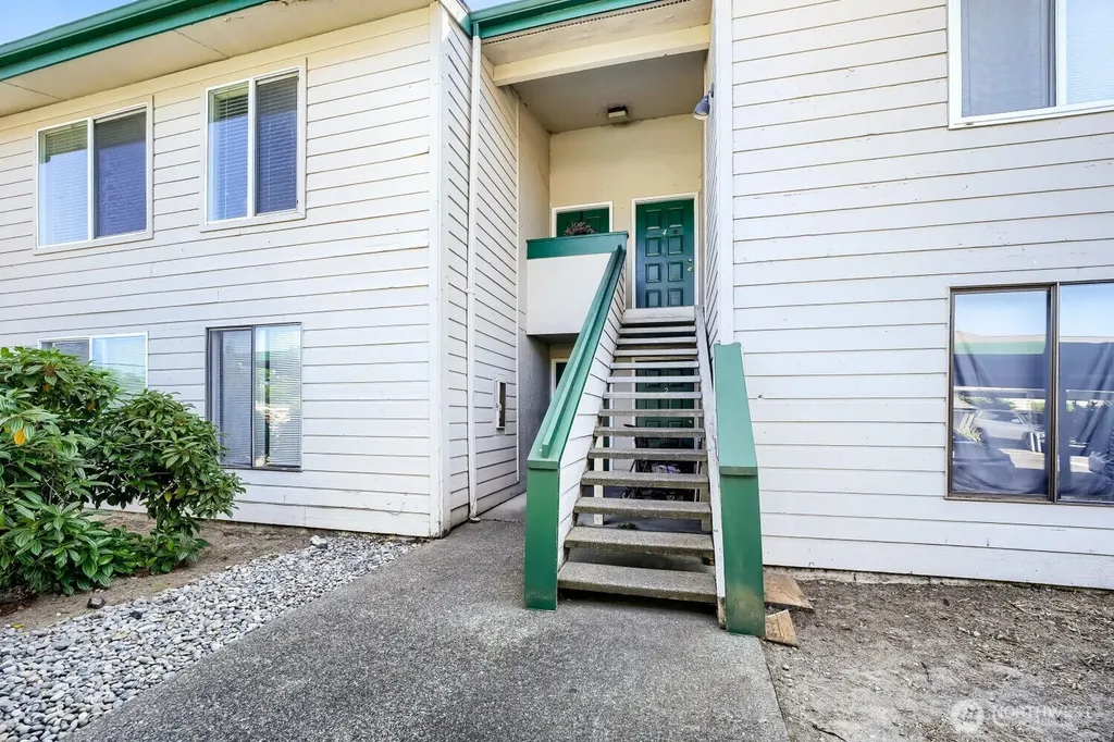 1102 8th Street NE Auburn WA 98002