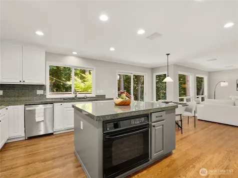 23420 SE 28th Court Sammamish WA 98075