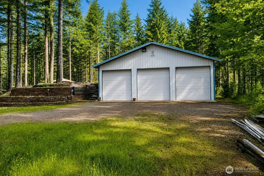 511 NE Lakeshore Drive N Tahuya WA 98588