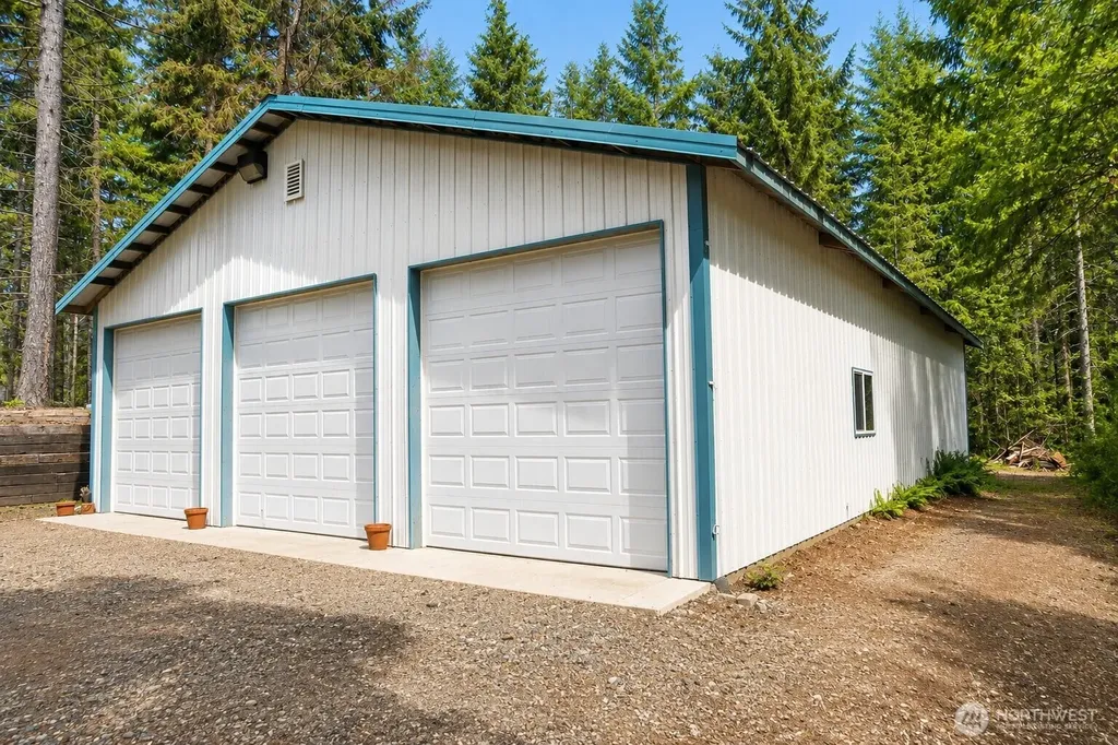 511 NE Lakeshore Drive N Tahuya WA 98588