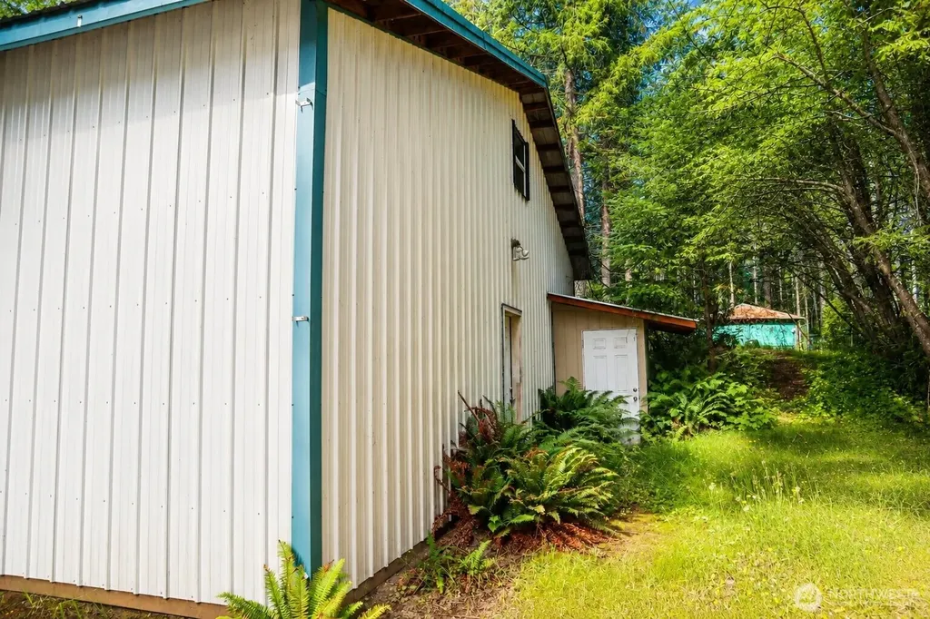 511 NE Lakeshore Drive N Tahuya WA 98588