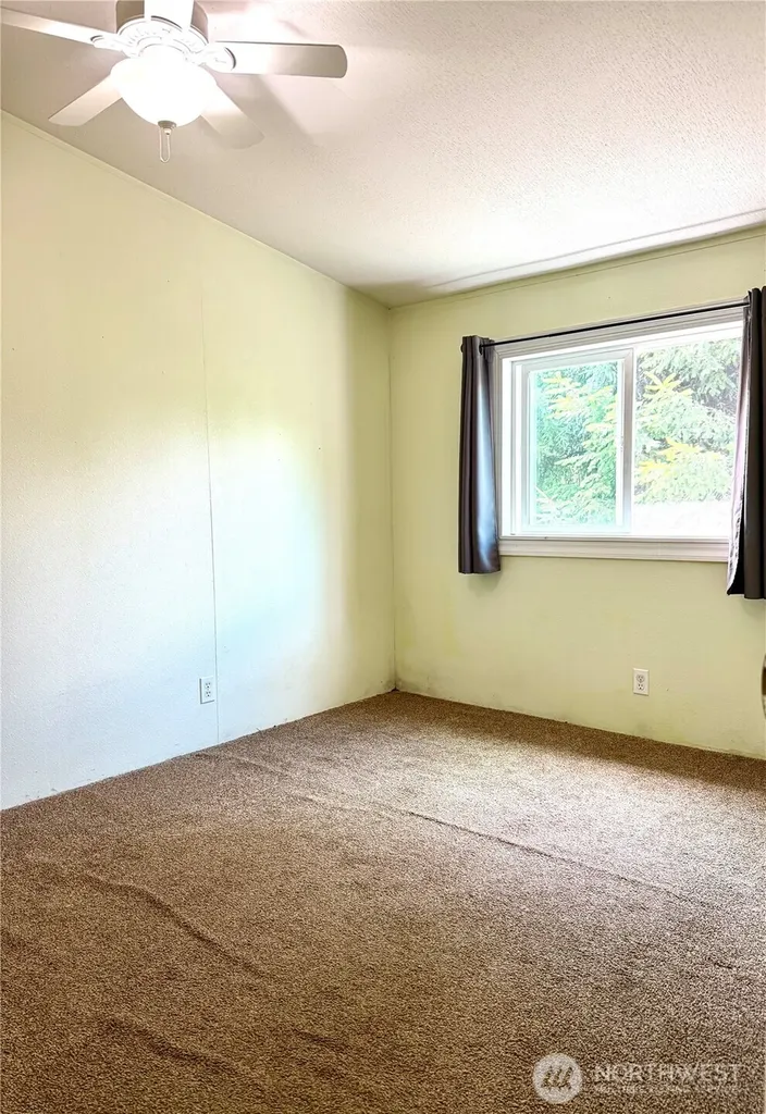 28 N Jacobson Road Cathlamet WA 98612