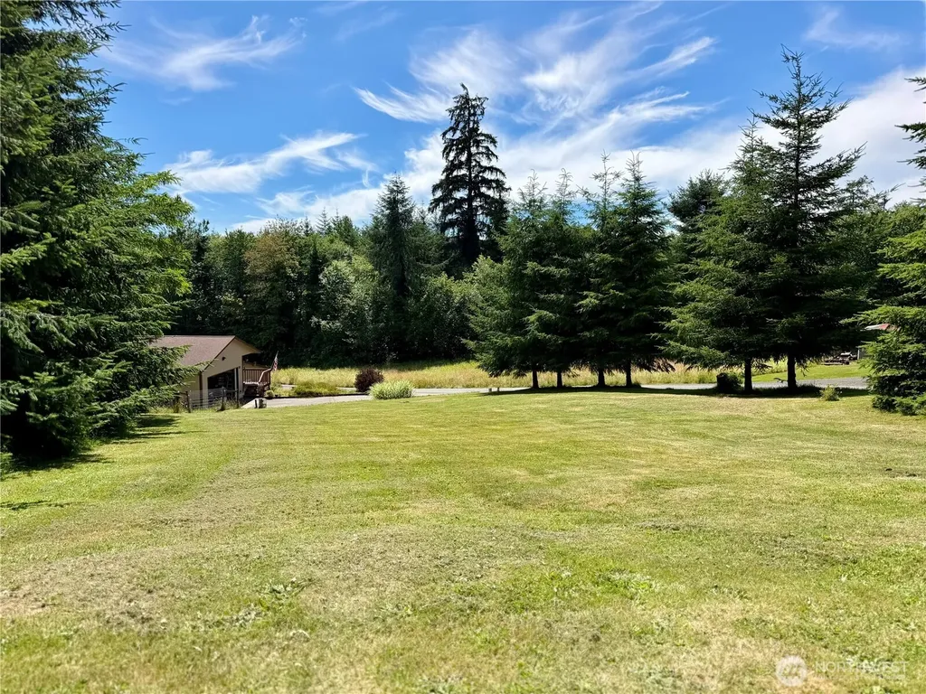 28 N Jacobson Road Cathlamet WA 98612