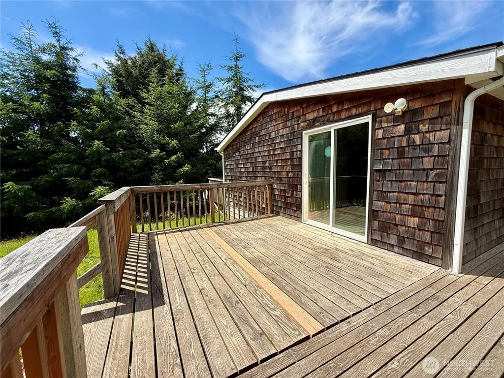 28 N Jacobson Road Cathlamet WA 98612
