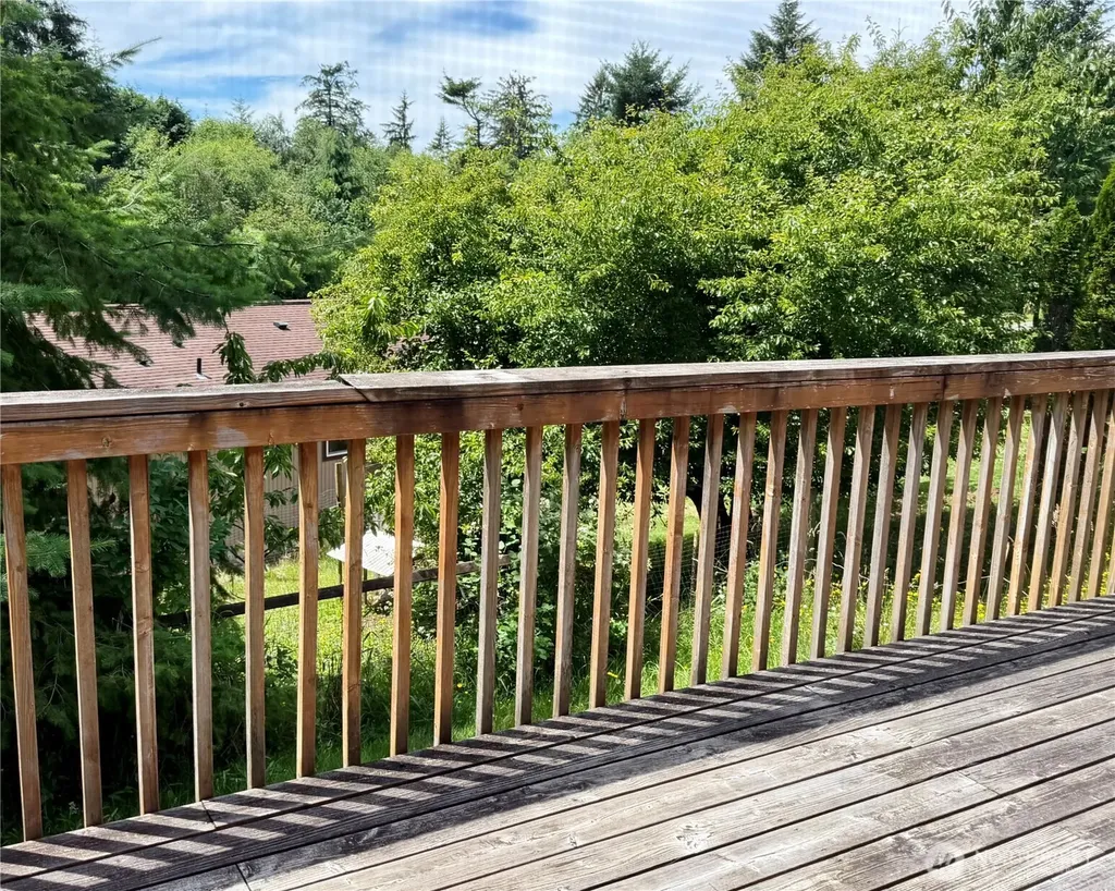 28 N Jacobson Road Cathlamet WA 98612