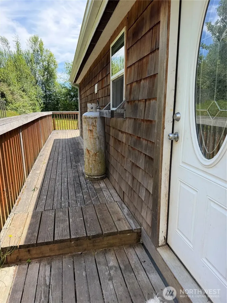 28 N Jacobson Road Cathlamet WA 98612