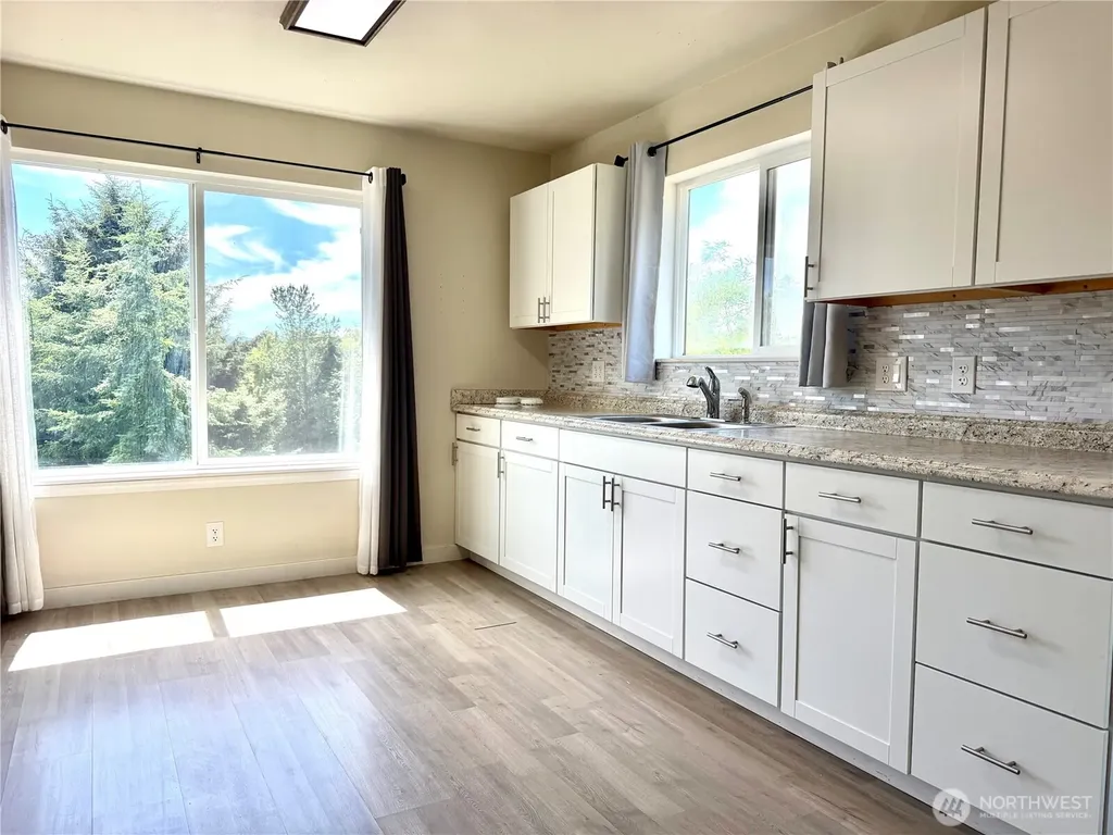 28 N Jacobson Road Cathlamet WA 98612