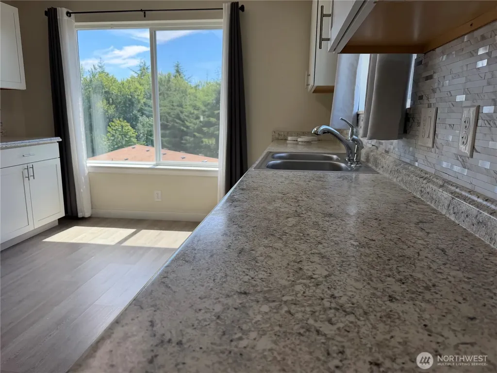 28 N Jacobson Road Cathlamet WA 98612