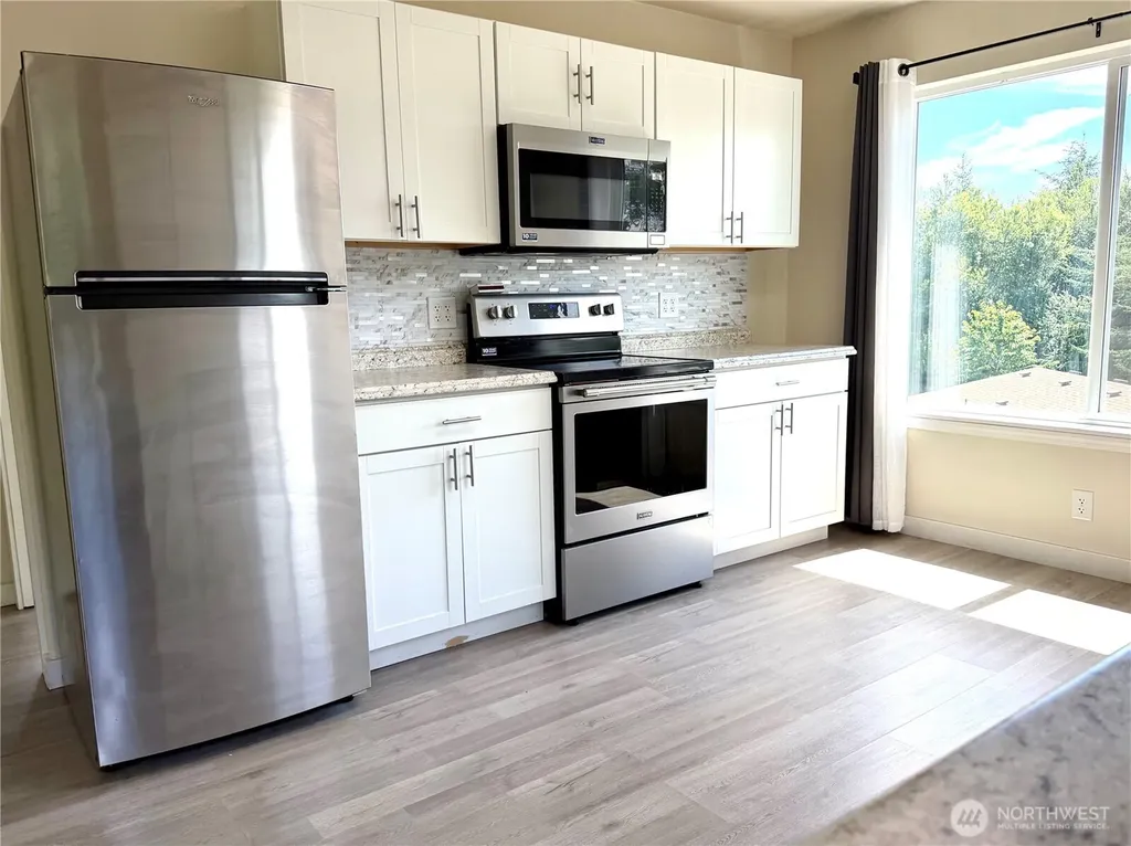 28 N Jacobson Road Cathlamet WA 98612