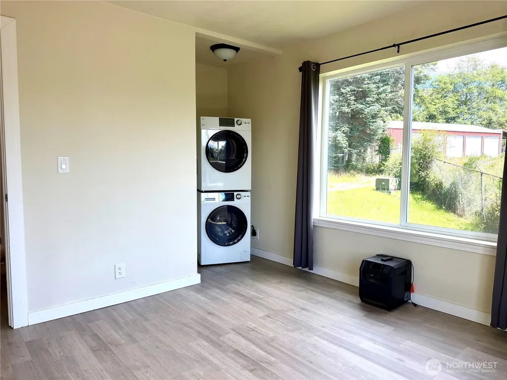 28 N Jacobson Road Cathlamet WA 98612