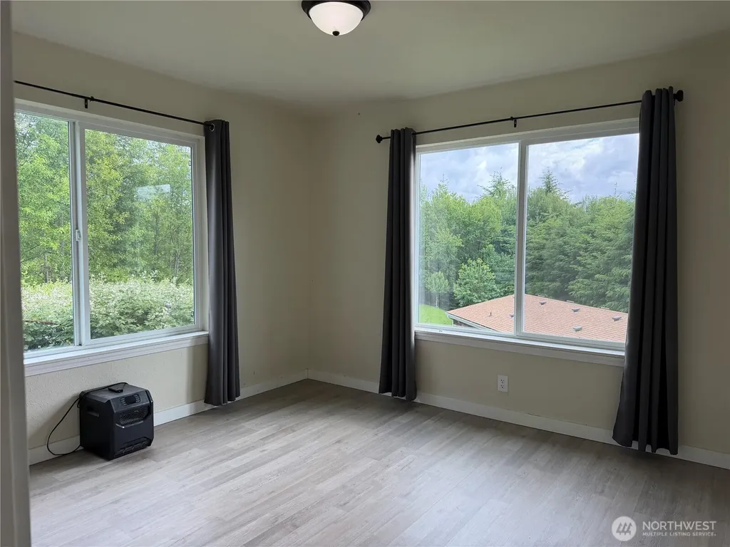 28 N Jacobson Road Cathlamet WA 98612