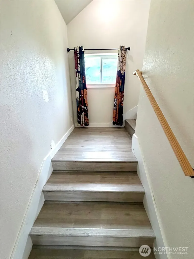 28 N Jacobson Road Cathlamet WA 98612