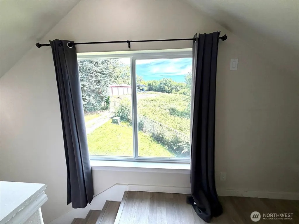 28 N Jacobson Road Cathlamet WA 98612