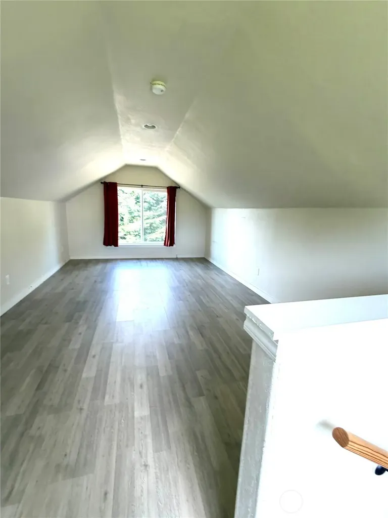 28 N Jacobson Road Cathlamet WA 98612