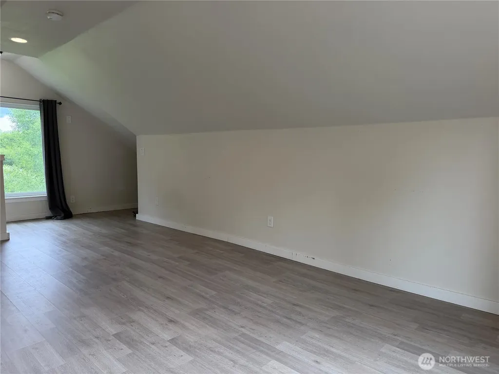 28 N Jacobson Road Cathlamet WA 98612