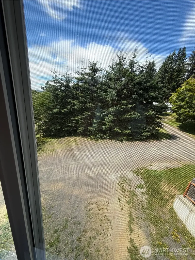 28 N Jacobson Road Cathlamet WA 98612