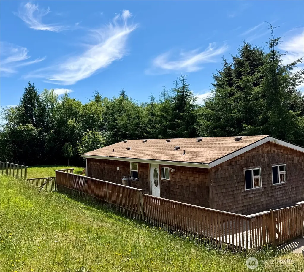 28 N Jacobson Road Cathlamet WA 98612