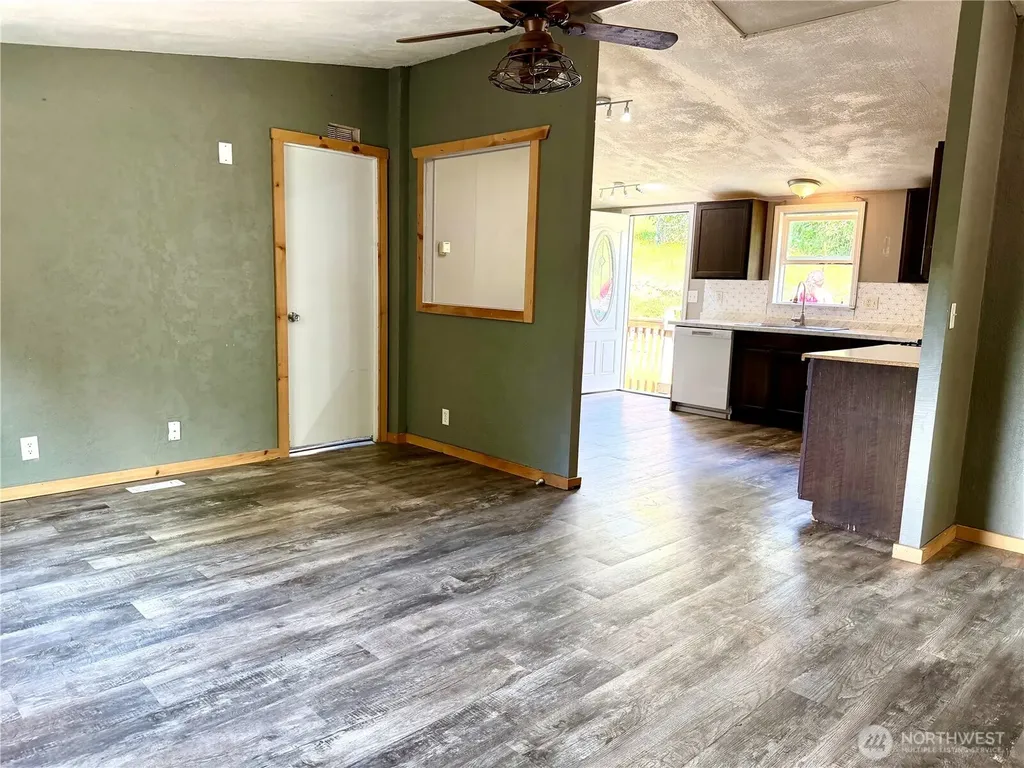 28 N Jacobson Road Cathlamet WA 98612