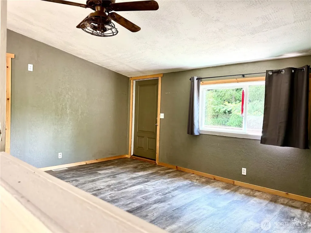 28 N Jacobson Road Cathlamet WA 98612