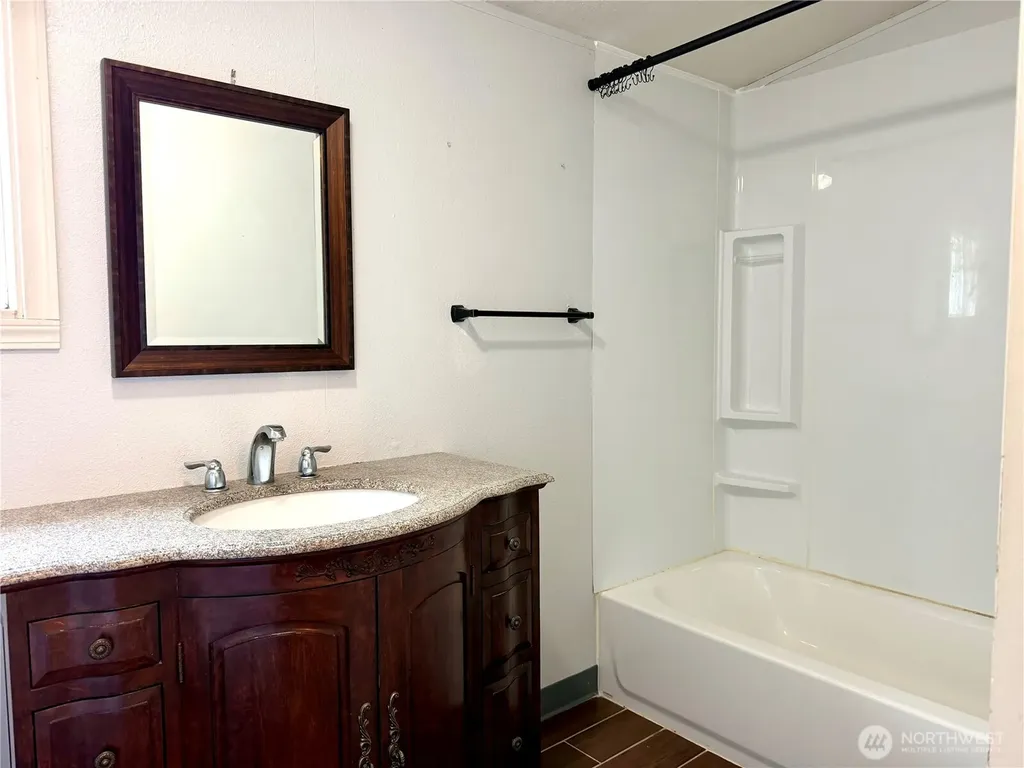 28 N Jacobson Road Cathlamet WA 98612
