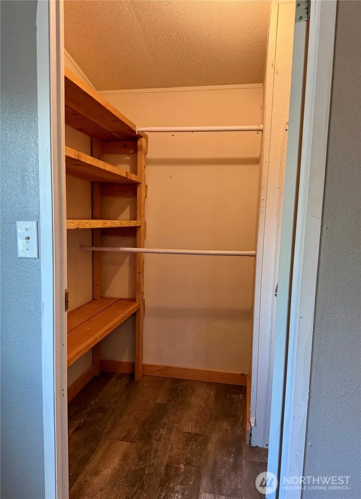 28 N Jacobson Road Cathlamet WA 98612