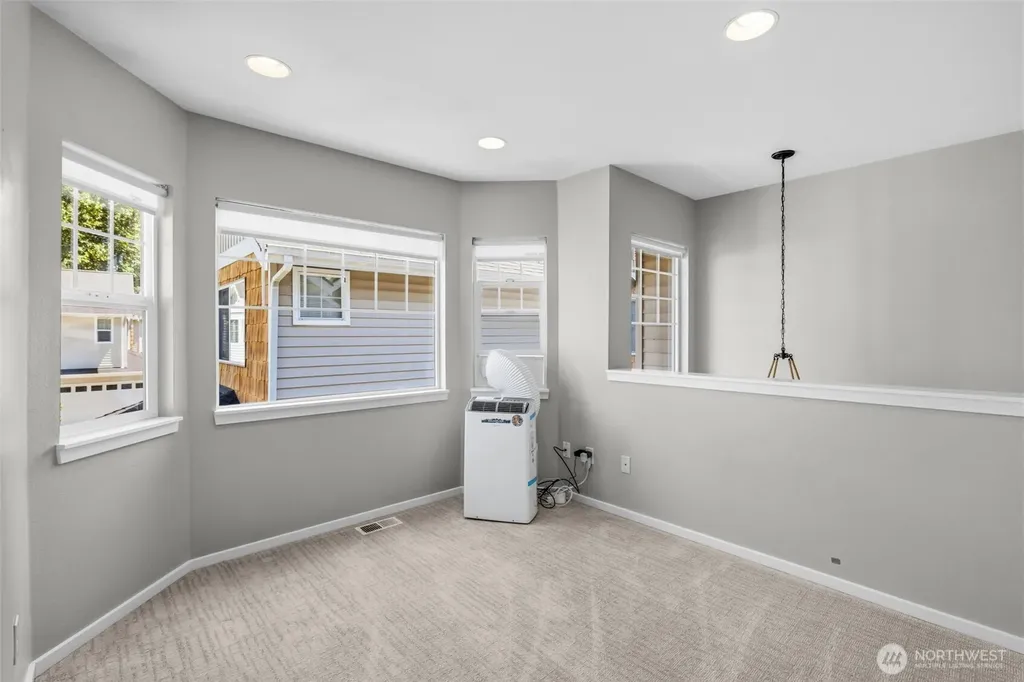 205 Newport Way NW Issaquah WA 98027