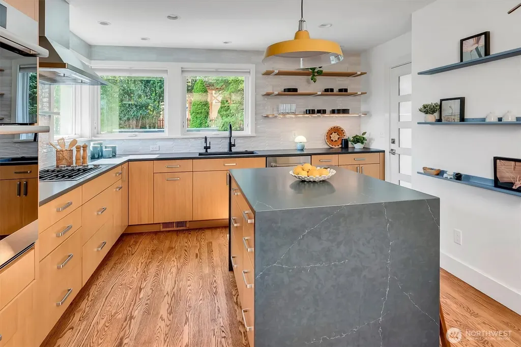 327 NE 55th Street Seattle WA 98105