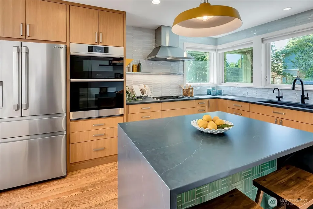 327 NE 55th Street Seattle WA 98105