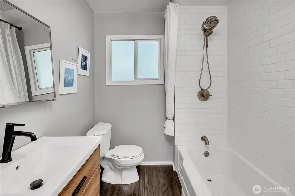 327 NE 55th Street Seattle WA 98105