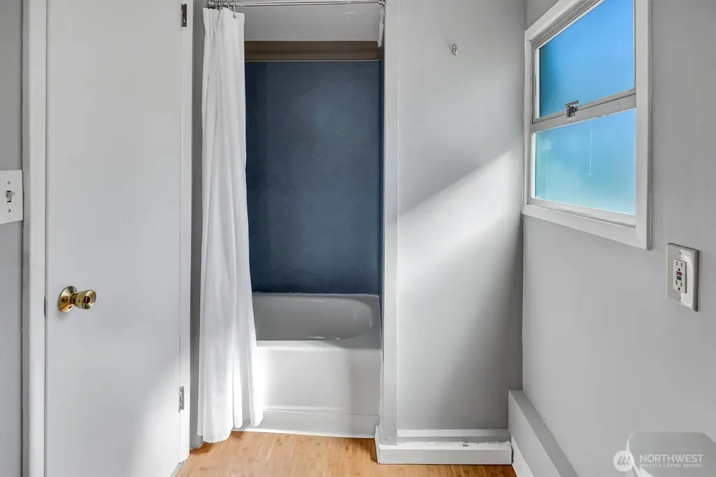 327 NE 55th Street Seattle WA 98105