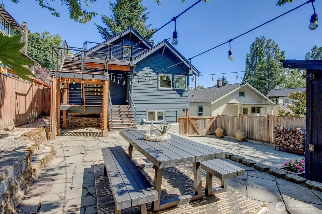 327 NE 55th Street Seattle WA 98105
