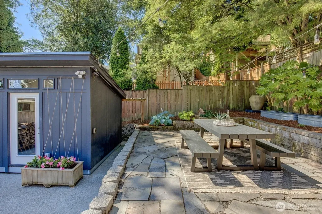 327 NE 55th Street Seattle WA 98105