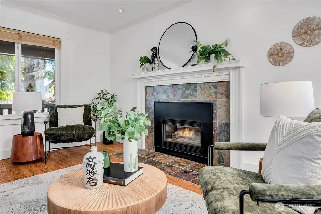 327 NE 55th Street Seattle WA 98105