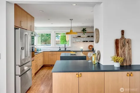 327 NE 55th Street Seattle WA 98105