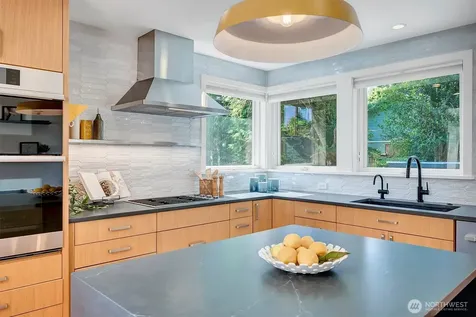 327 NE 55th Street Seattle WA 98105