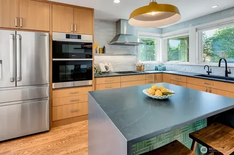 327 NE 55th Street Seattle WA 98105