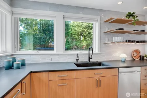 327 NE 55th Street Seattle WA 98105