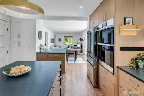 327 NE 55th Street Seattle WA 98105