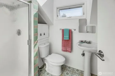 327 NE 55th Street Seattle WA 98105