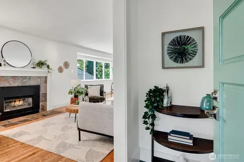 327 NE 55th Street Seattle WA 98105