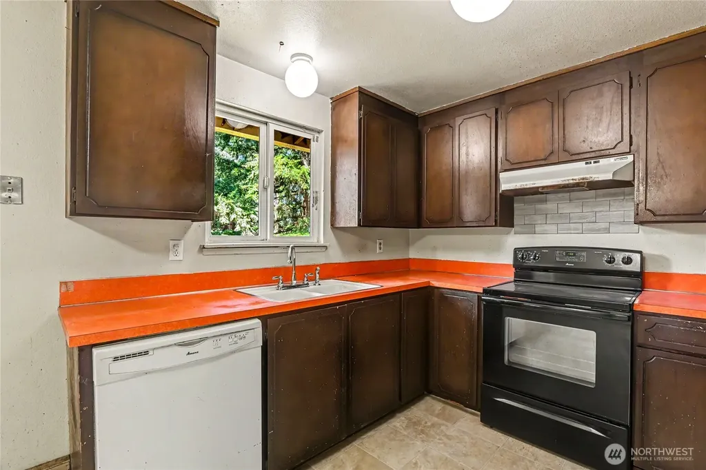 7913 4th Street SE Lacey WA 98503