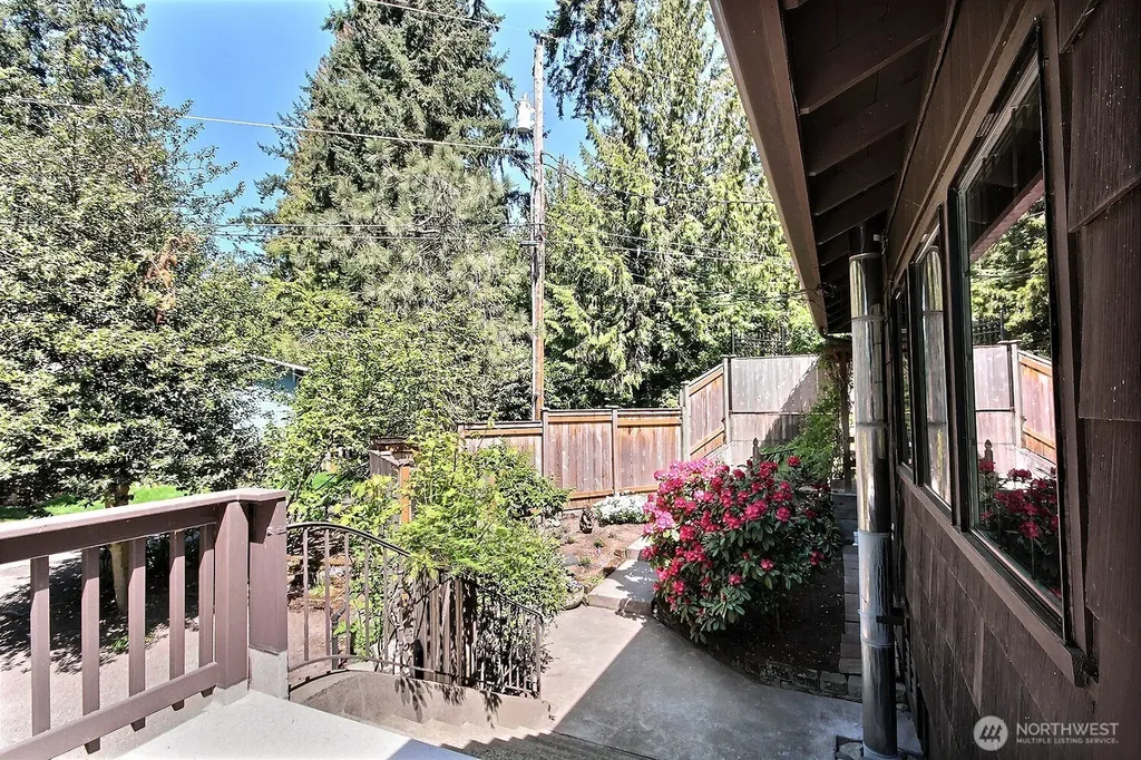 10609 SE 32nd Street Bellevue WA 98004