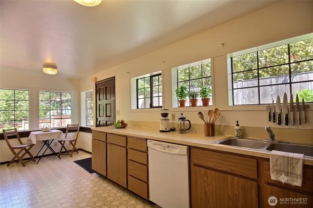10609 SE 32nd Street Bellevue WA 98004