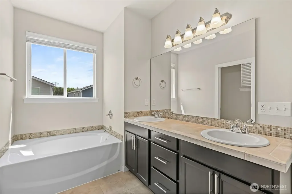 12103 SE 292nd Way Auburn WA 98092