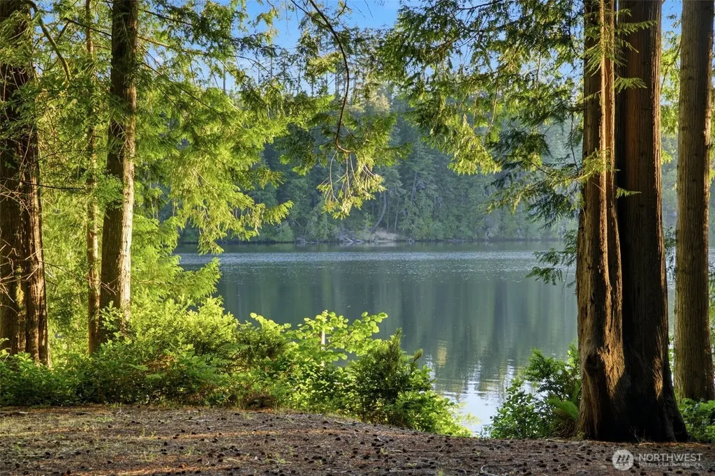 1052 E Mason Lake Drive W Grapeview WA 98546