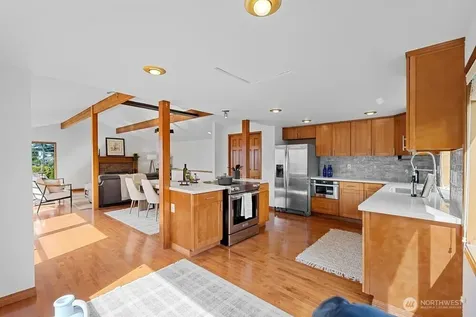 902 7th Avenue S Edmonds WA 98020